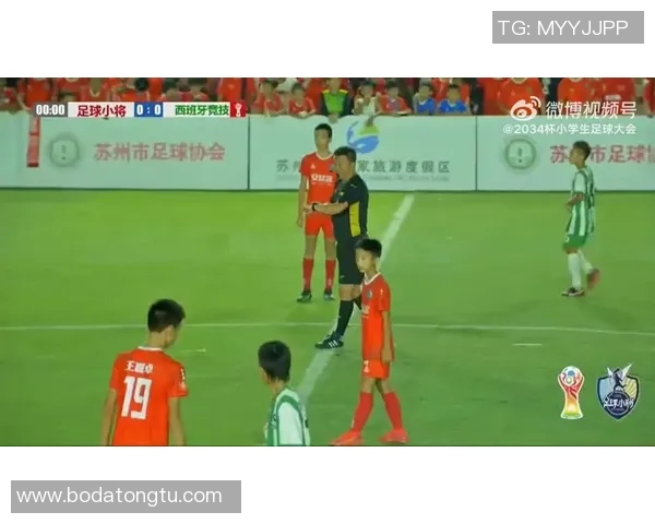 现役足球明星风采大赏：聚焦全球顶尖球员的精彩瞬间与独特魅力