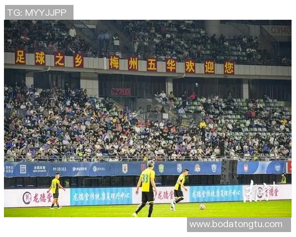 足球明星摩托在上海激情四溢引发球迷热潮与城市狂欢盛宴 足球明星摩托在上海激情四溢引发球迷热潮与城市狂欢盛宴