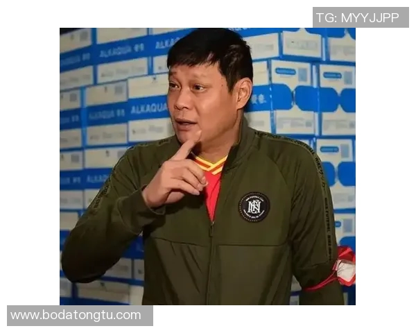 足球明星背后的引导者揭秘各大俱乐部教练的风采与成就 足球明星背后的引导者揭秘各大俱乐部教练的风采与成就